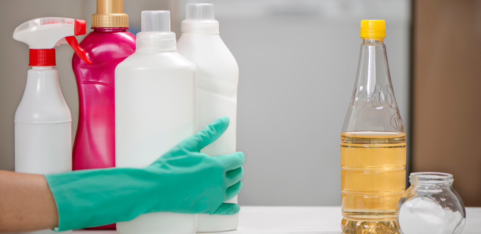 Is Bleach or Vinegar Better for Killing Mold? Effective Mold Removal Solutions